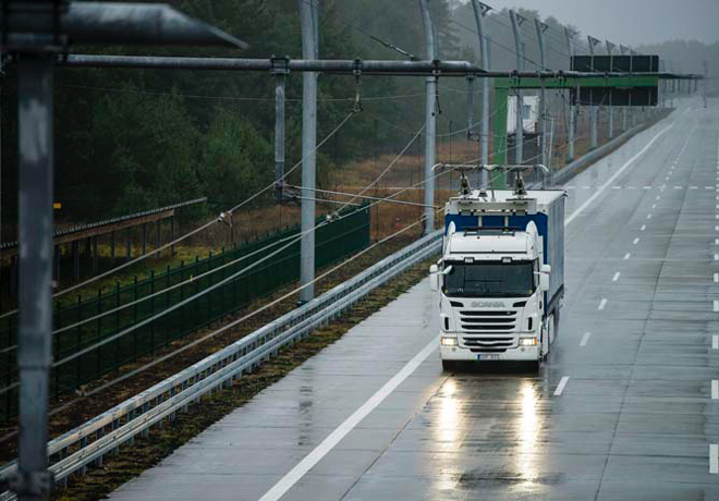 Scania G 360 4x2 with pantograph, electrically powered truck at the Siemens eHighway.  Gross Dölln, Germany Photo: Dan Boman 2013