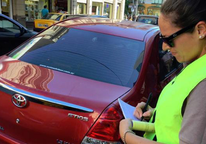 autos mal estacionados