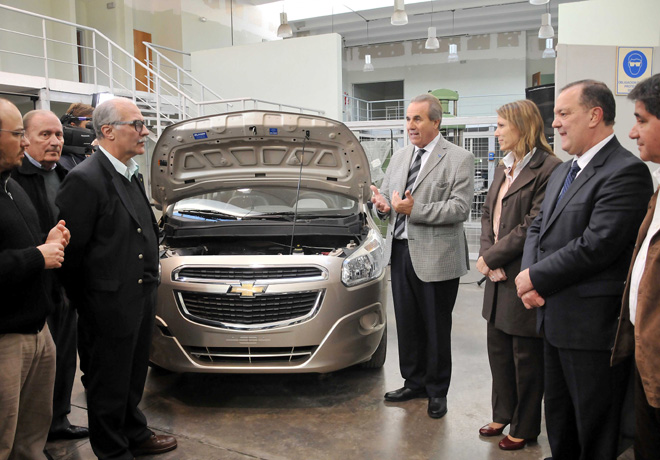 GM-Donacion-de-vehiculo-Chevrolet-en-la-ciudad-de-Bahia-Blanca