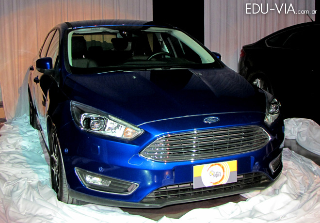 CESVI - El Auto mas Seguro 2015 - Ford Focus Hatchback 1