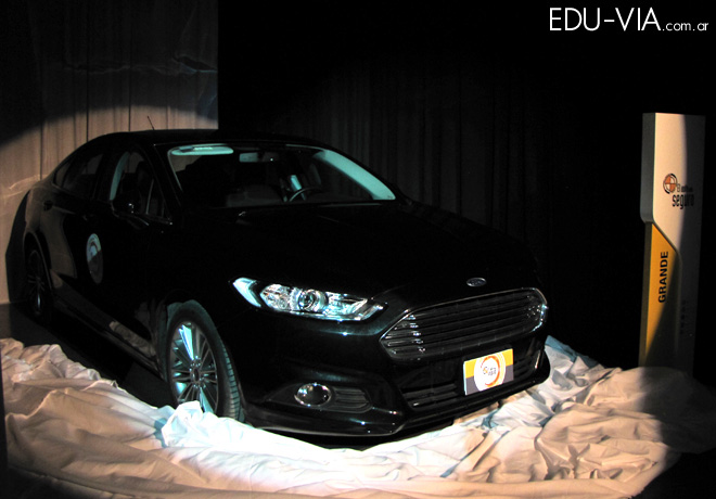 CESVI - El Auto mas Seguro 2015 - Ford Mondeo SE Duratec 1