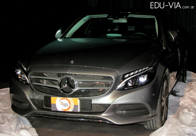 CESVI - El Auto mas Seguro 2015 - Mercedes Benz C250 1