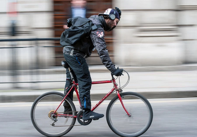 Bicicleta y auriculares