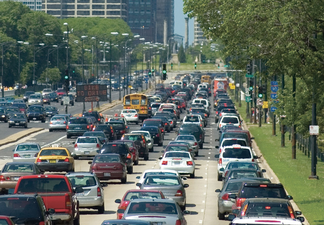 Busy street in downtown chicago on a very hot day