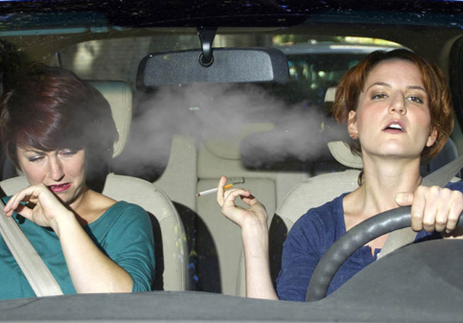 Fumar y conducir