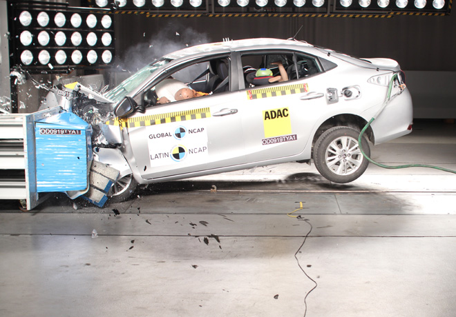 Latin NCAP - Toyota Yaris - con 2 Airbags