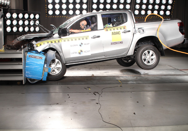 Latin NCAP - Mitsubishi L200 - Sin Airbags