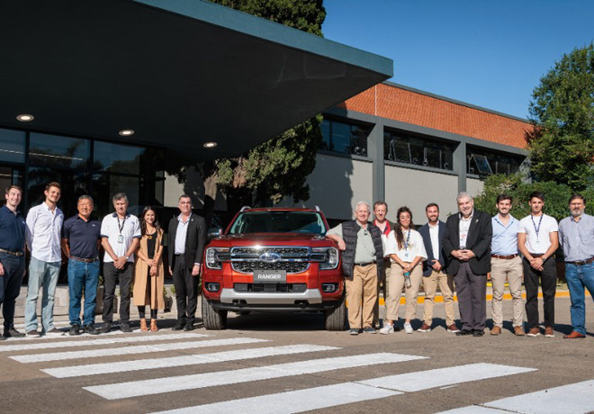 Ford Argentina y la Educación: La automotriz dona una Ranger a la Facultad de Ingeniería de la Universidad de Buenos Aires.