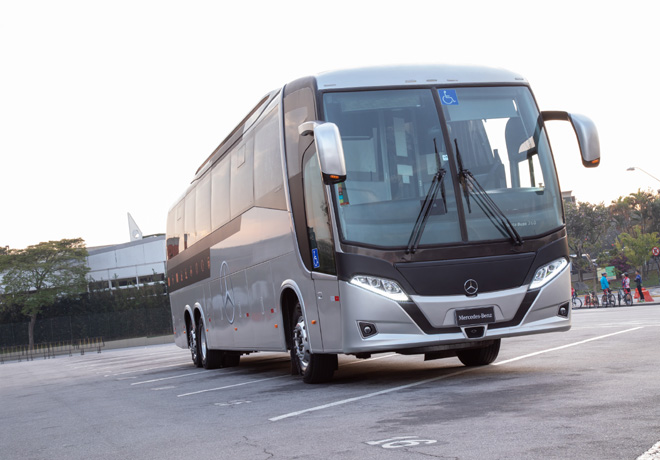 Mercedes-Benz Camiones y Buses se destaca por su compromiso con la seguridad vial.